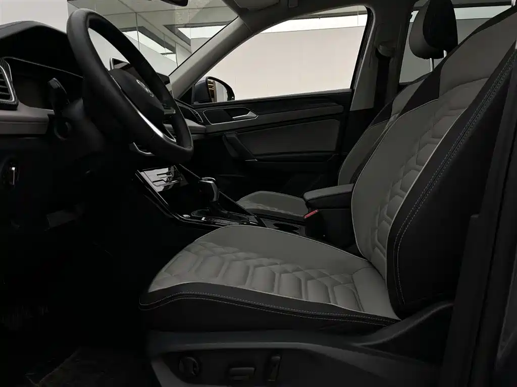 Volkswagen Tayron 2023 300TSI 2WD Luxury Plus Advanced Edition фото 4