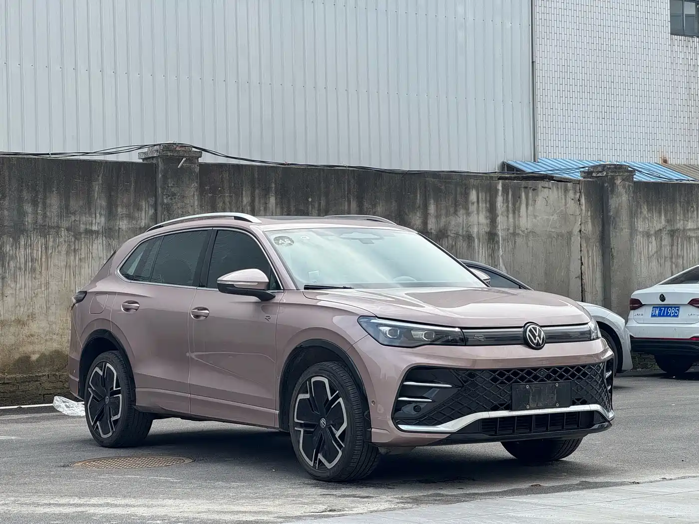 Фото 3 - Volkswagen Tiguan L