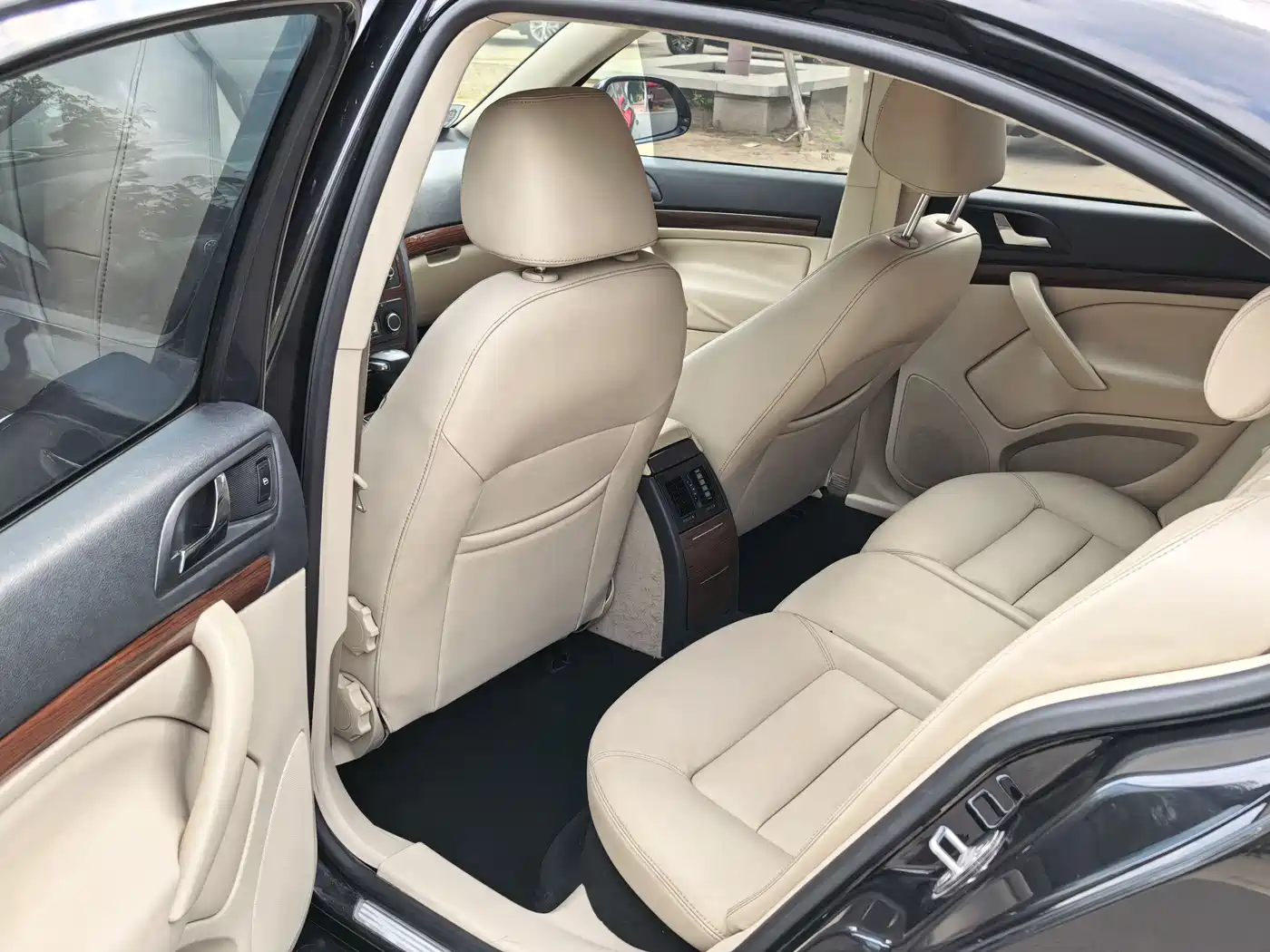 Škoda Octavia 2013 1.6L Automatic Prestige Edition фото 9