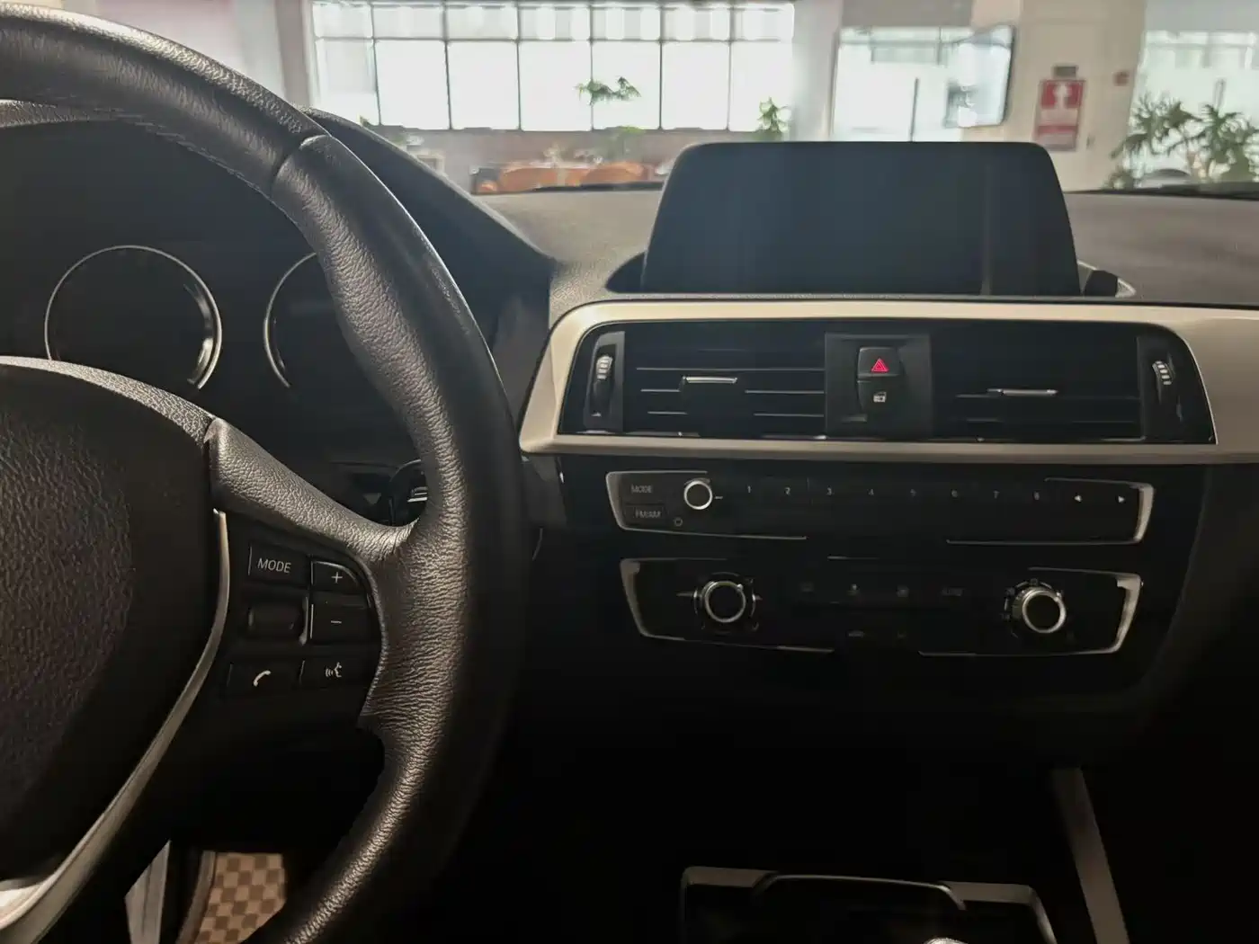 BMW 1 Series (Import) 2016 118i Leading фото 16
