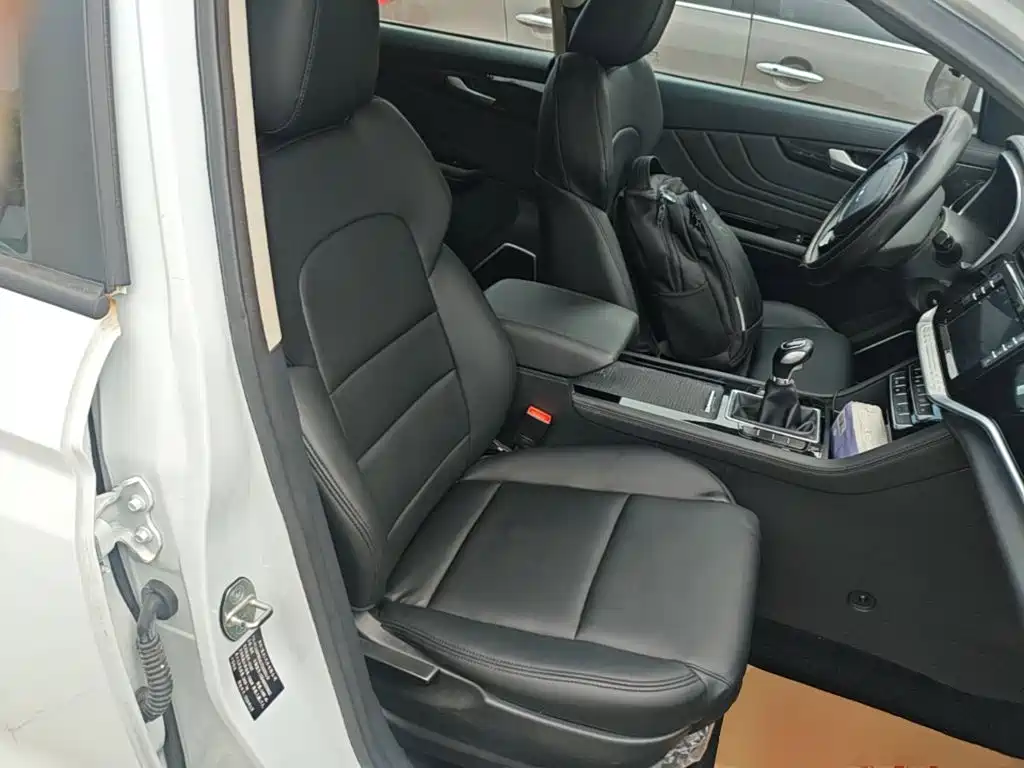 Sinotruk VGV VGV U70 2020 2020 Model 1.5T Manual Comfort 7-Seater