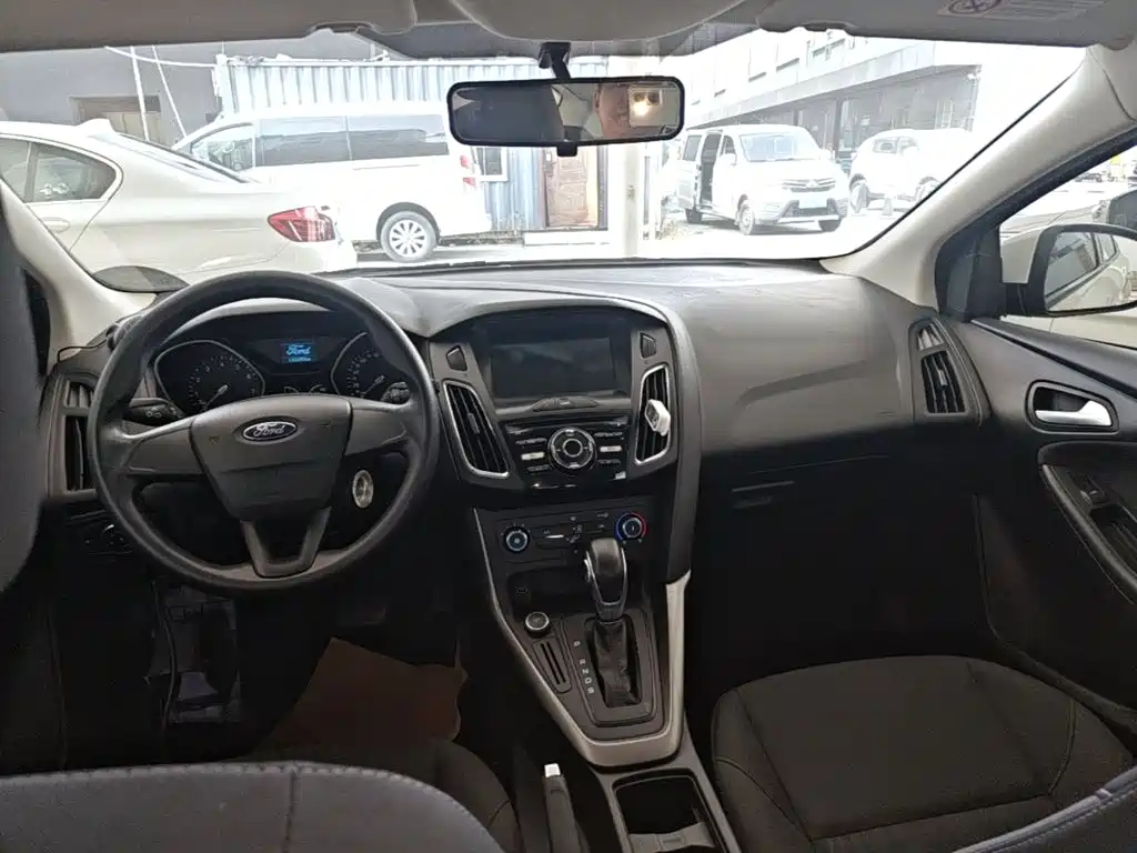Фото 10 - Ford Focus