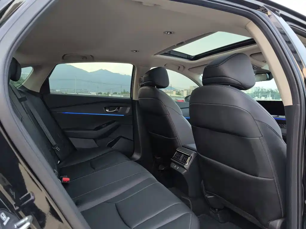 Photo 18 - Honda Accord