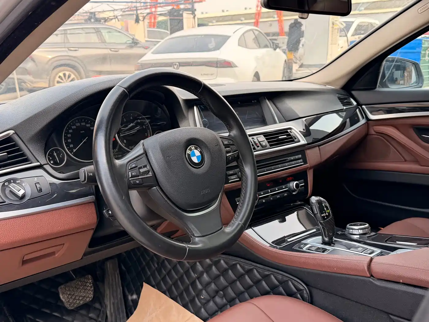 BMW 5 Series 2014 520Li Elegance фото 10