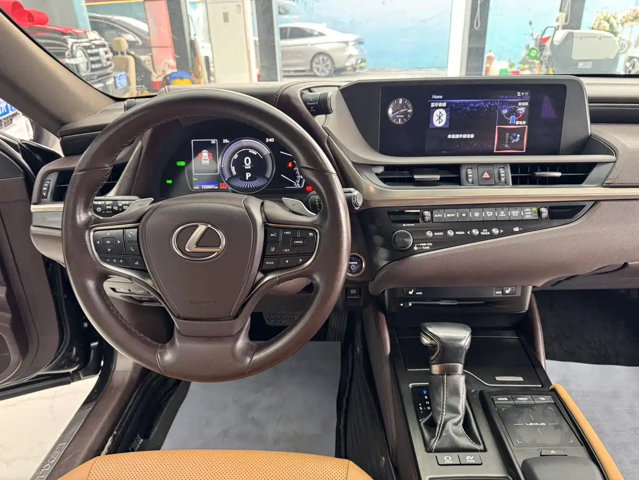 Lexus ES 2018 300h Excellence Edition China V фото 25