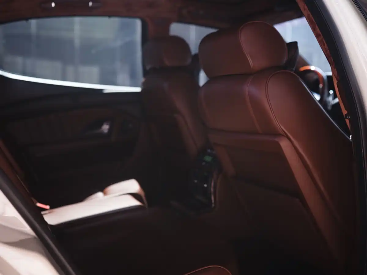 Photo 3 - Maserati Quattroporte