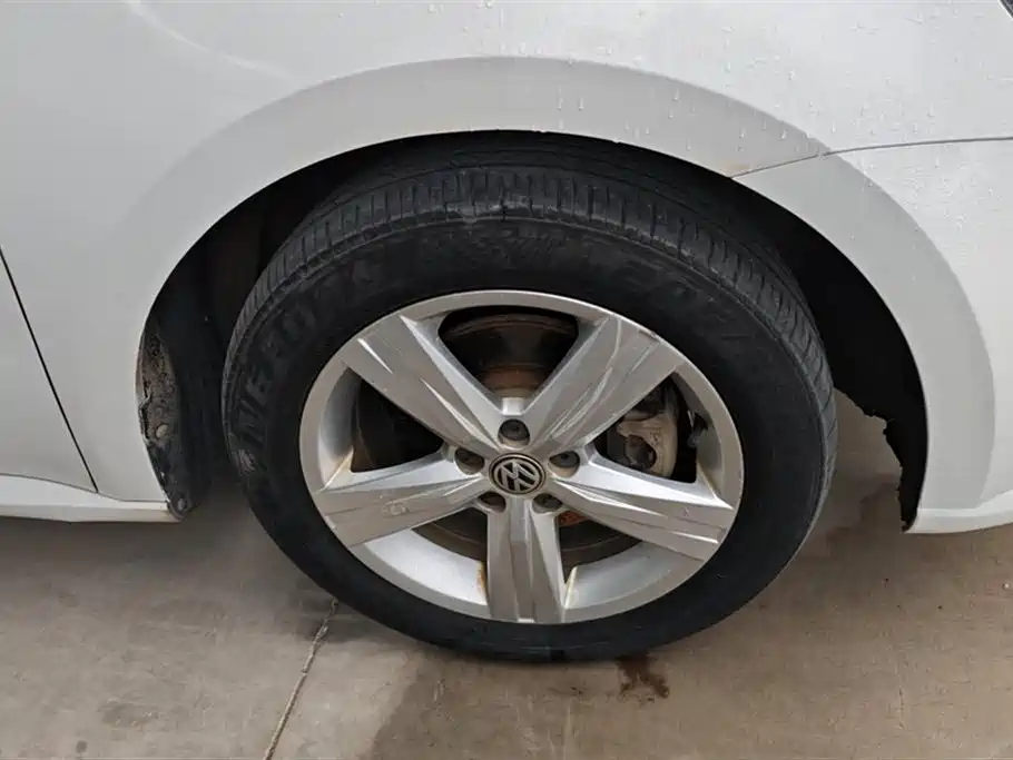 Volkswagen Lavida 2017 1.6L Automatic Trend Edition фото 6