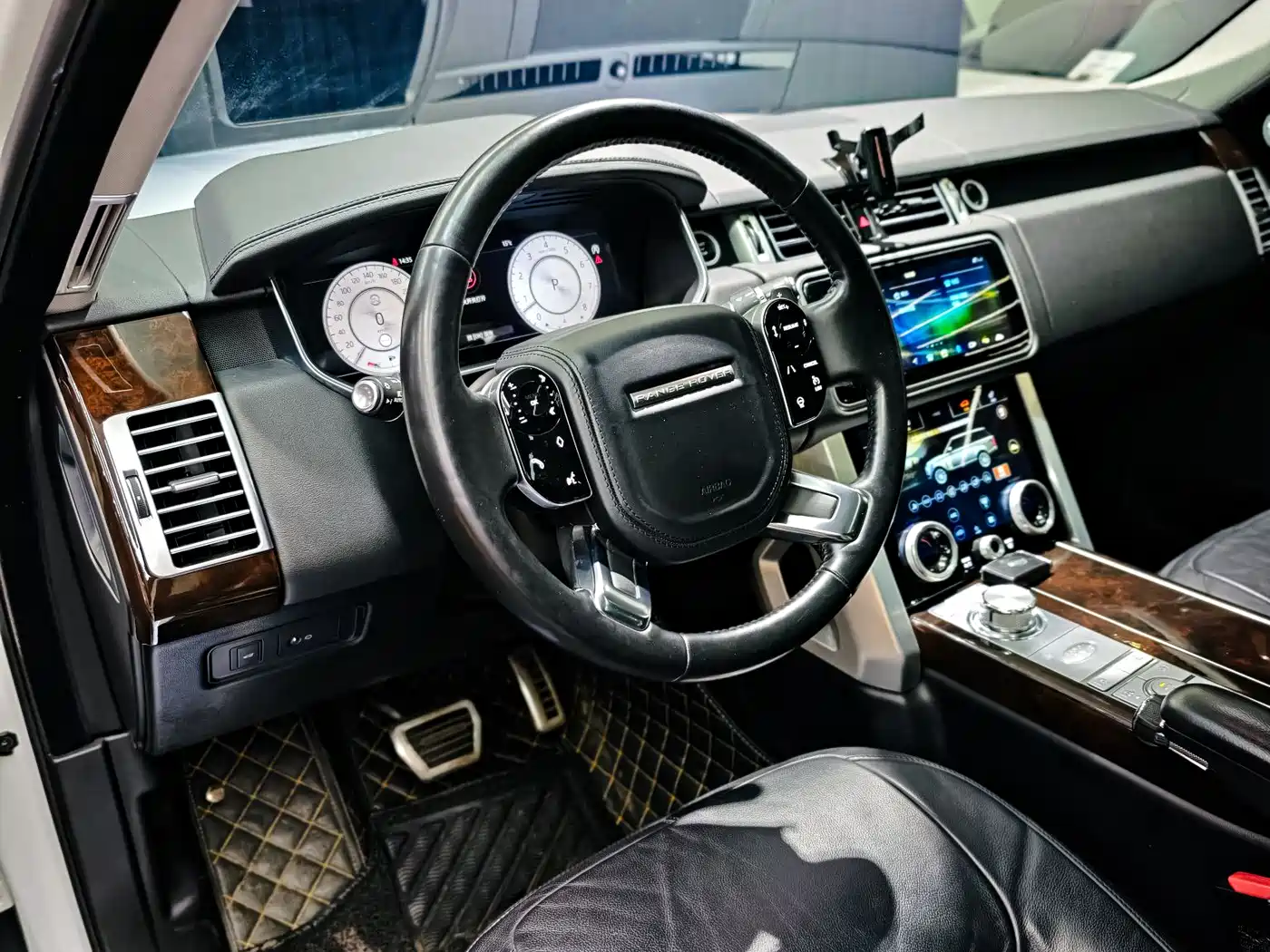 Land Rover Range Rover 2021 3.0 L6 Golden Age Edition фото 10