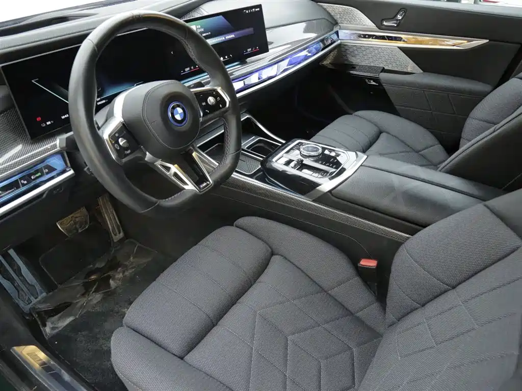 BMW I7 M70L