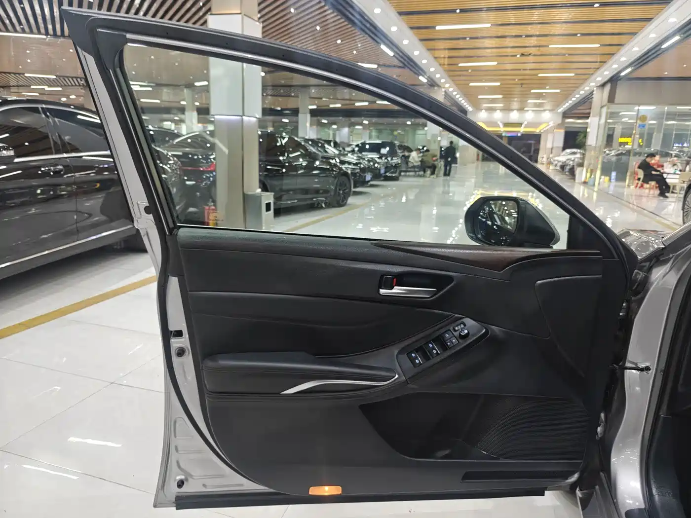 Toyota Avalon 2019 2.0L Luxury Edition (China VI) фото 6