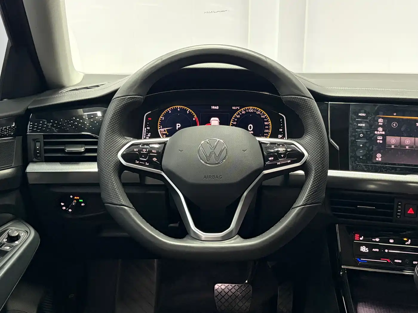 Volkswagen Passat 2023 280TSI Starlight Elite Edition фото 7