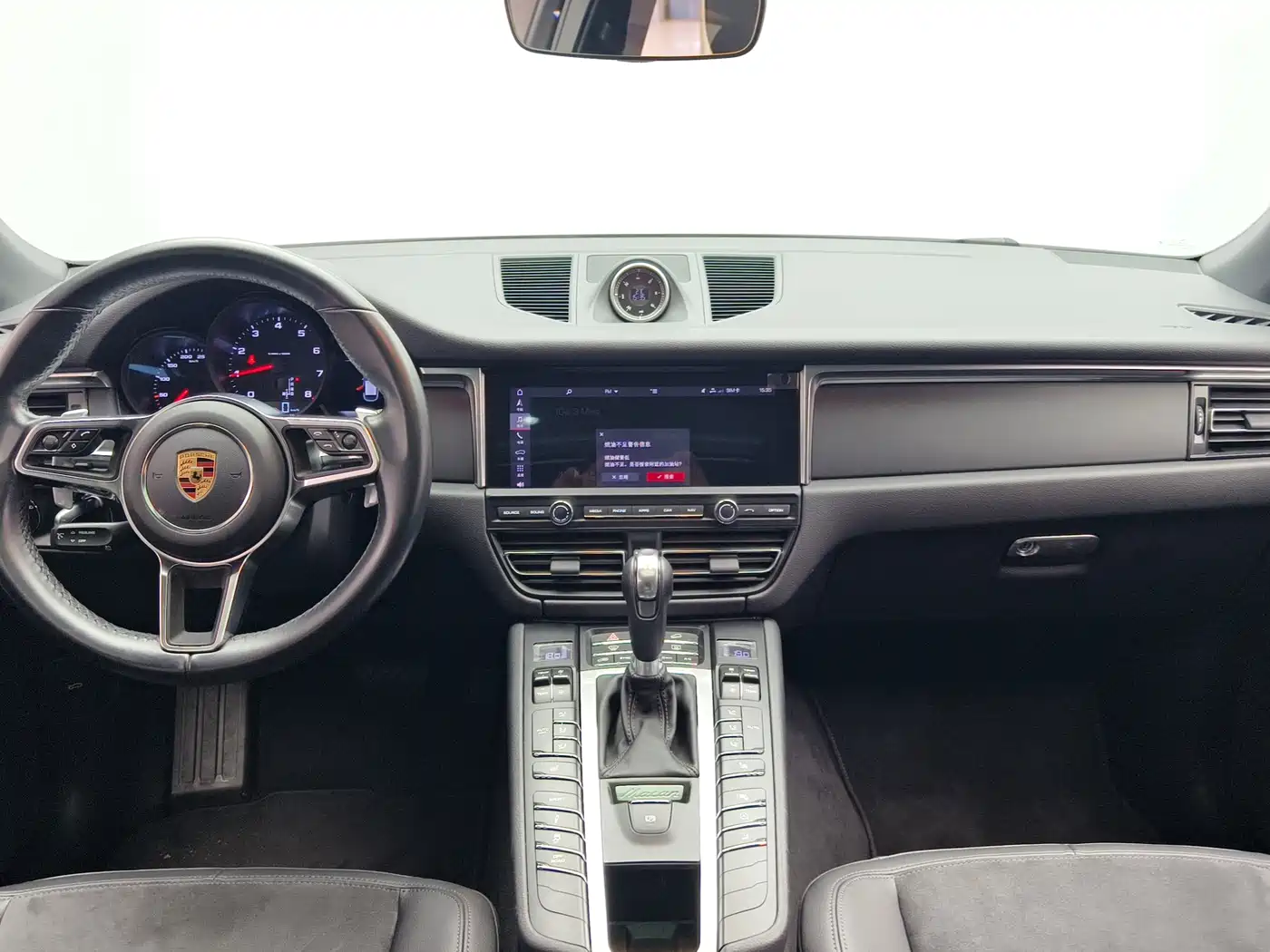 Porsche Macan фото 10