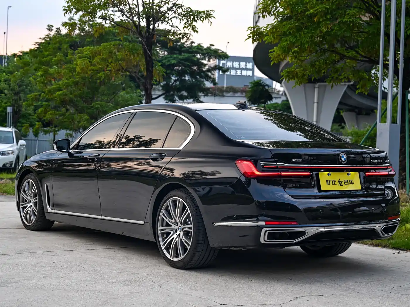 BMW 7 Series 2022 2021 Model 740Li xDrive Executive Luxury Package