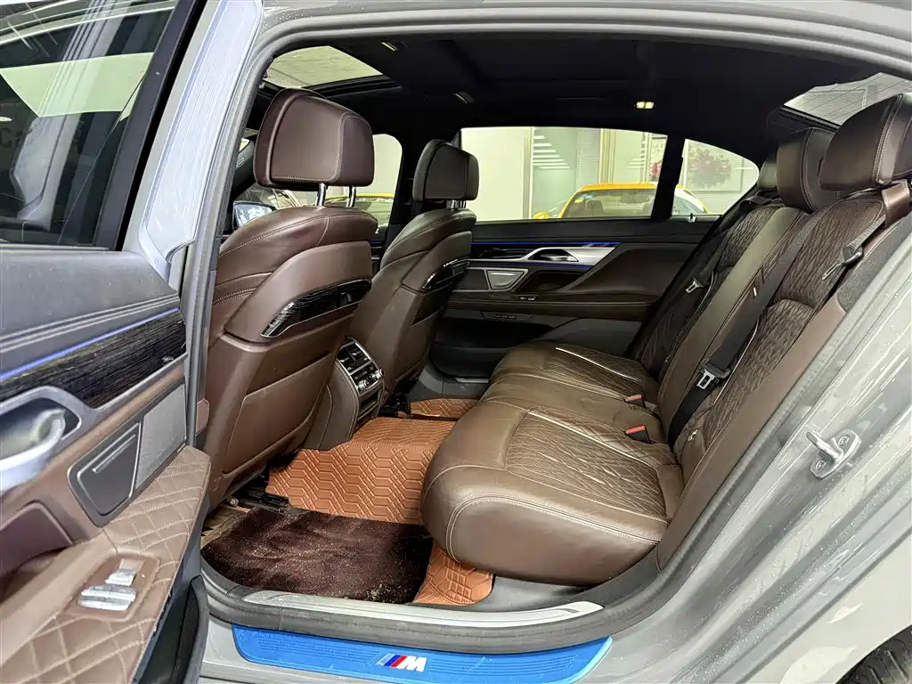 BMW 7 Series 2021 Model 740Li Leading M Sport Package фото 9