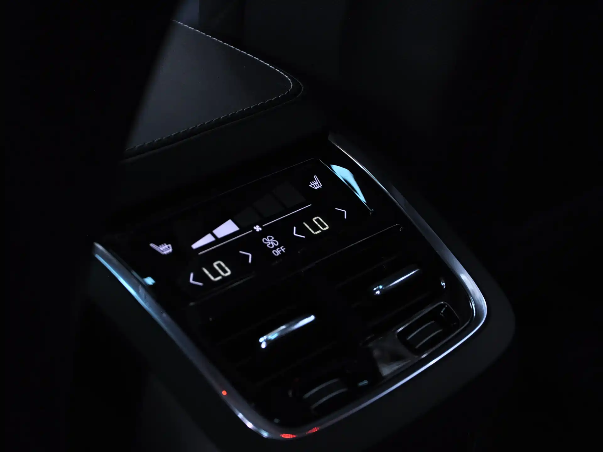 Фото 12 - Volvo XC90