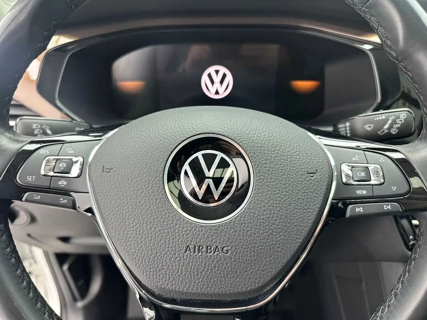 Volkswagen Tharu 2022 280TSI FWD Luxury Edition фото 13
