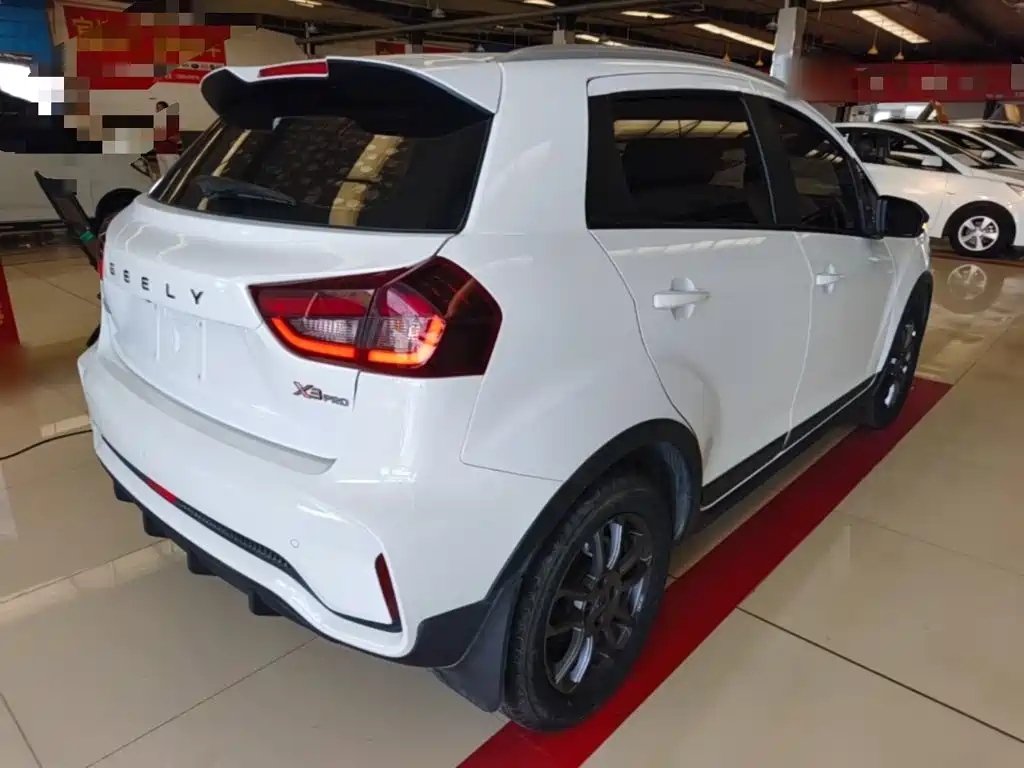 Фото 7 - Geely Vision X3