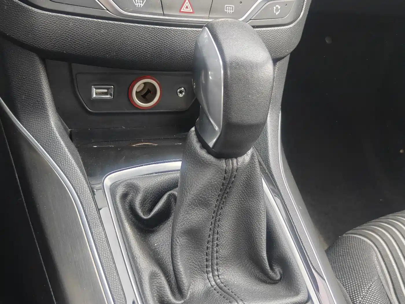 Peugeot 408 2014 1.8L Automatic Luxury Edition фото 11