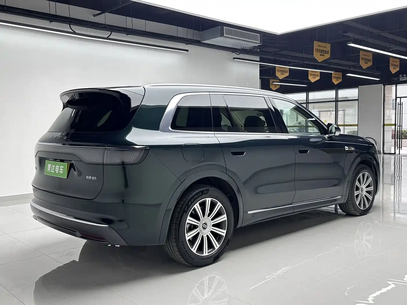 AITO Wenjie AITO M8 2025 Model Extended Range Max+ Edition 53.4kWh 6-Seater фото 4