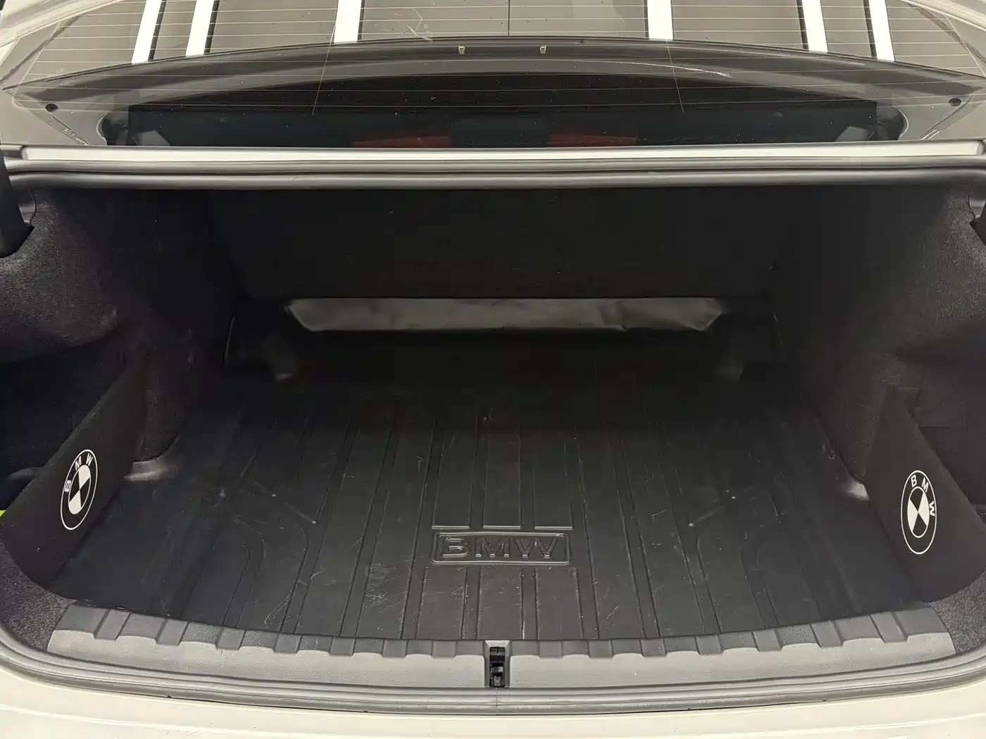 BMW 3 Series 2023 320Li M Sport Package фото 16