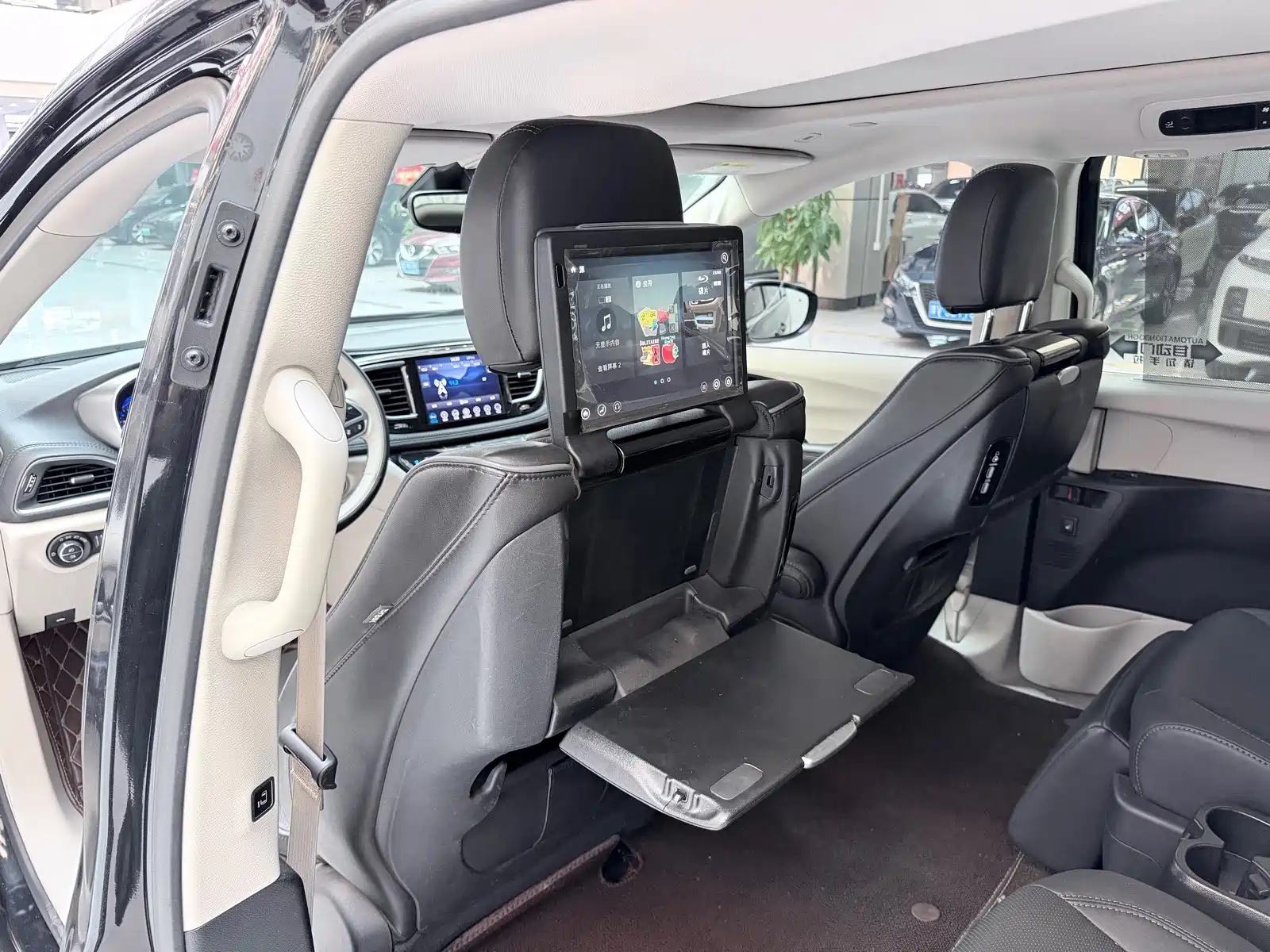 Фото 13 - Chrysler Pacifica