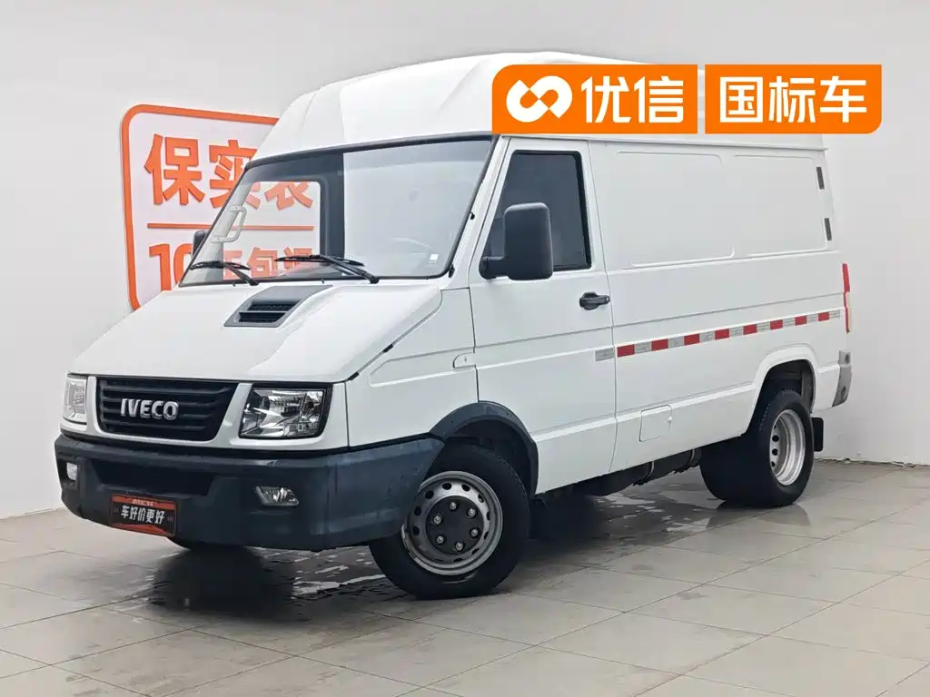 Iveco Daily 2020 2020 Model 2.8T V35 Van Dual-Tire V35 Medium Roof 3 Seats with Side Sliding Door China V