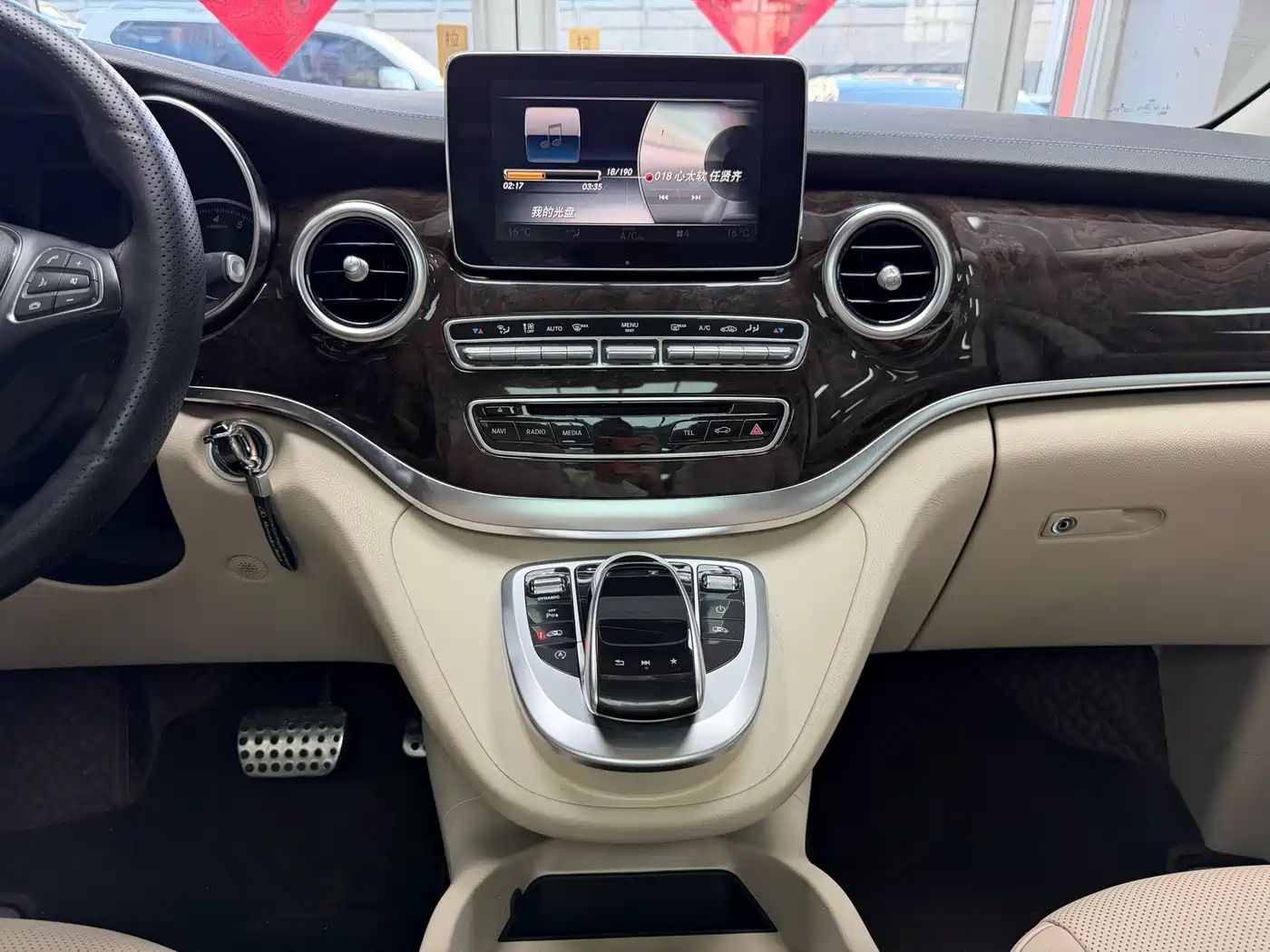 Mercedes-Benz V-Class 2017 Model V 260 Premium Edition фото 29