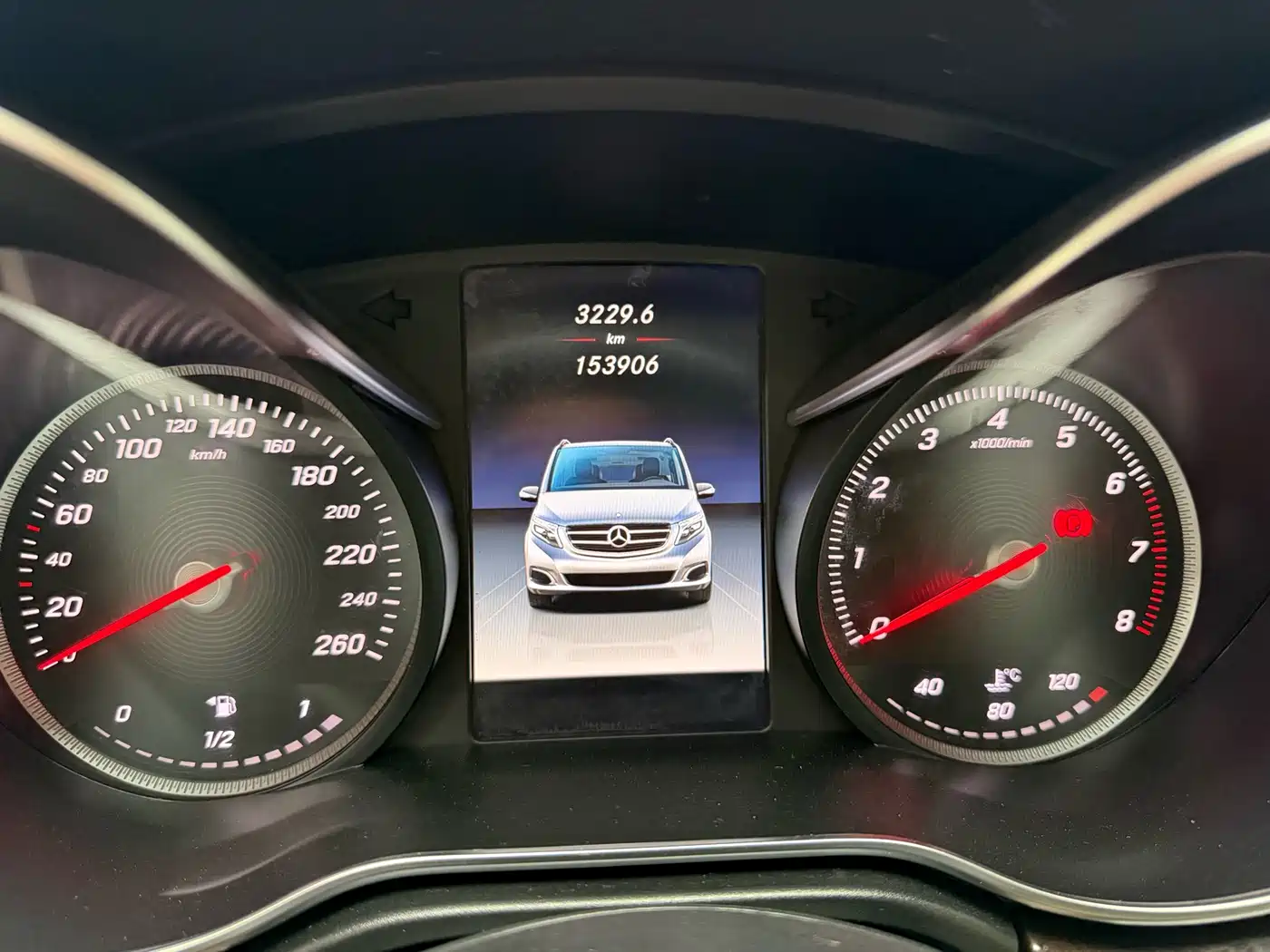 Mercedes-Benz V-Class 2017 Model V 260 Premium Edition фото 53