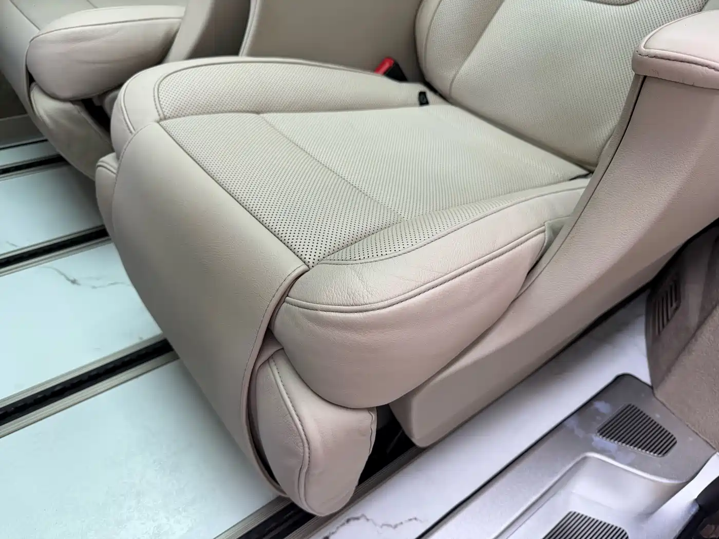 Mercedes-Benz V-Class 2017 Model V 260 Premium Edition фото 26
