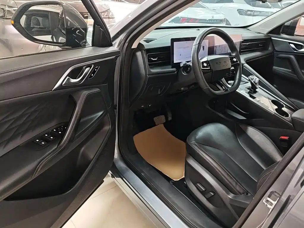 Фото 16 - Roewe RX5