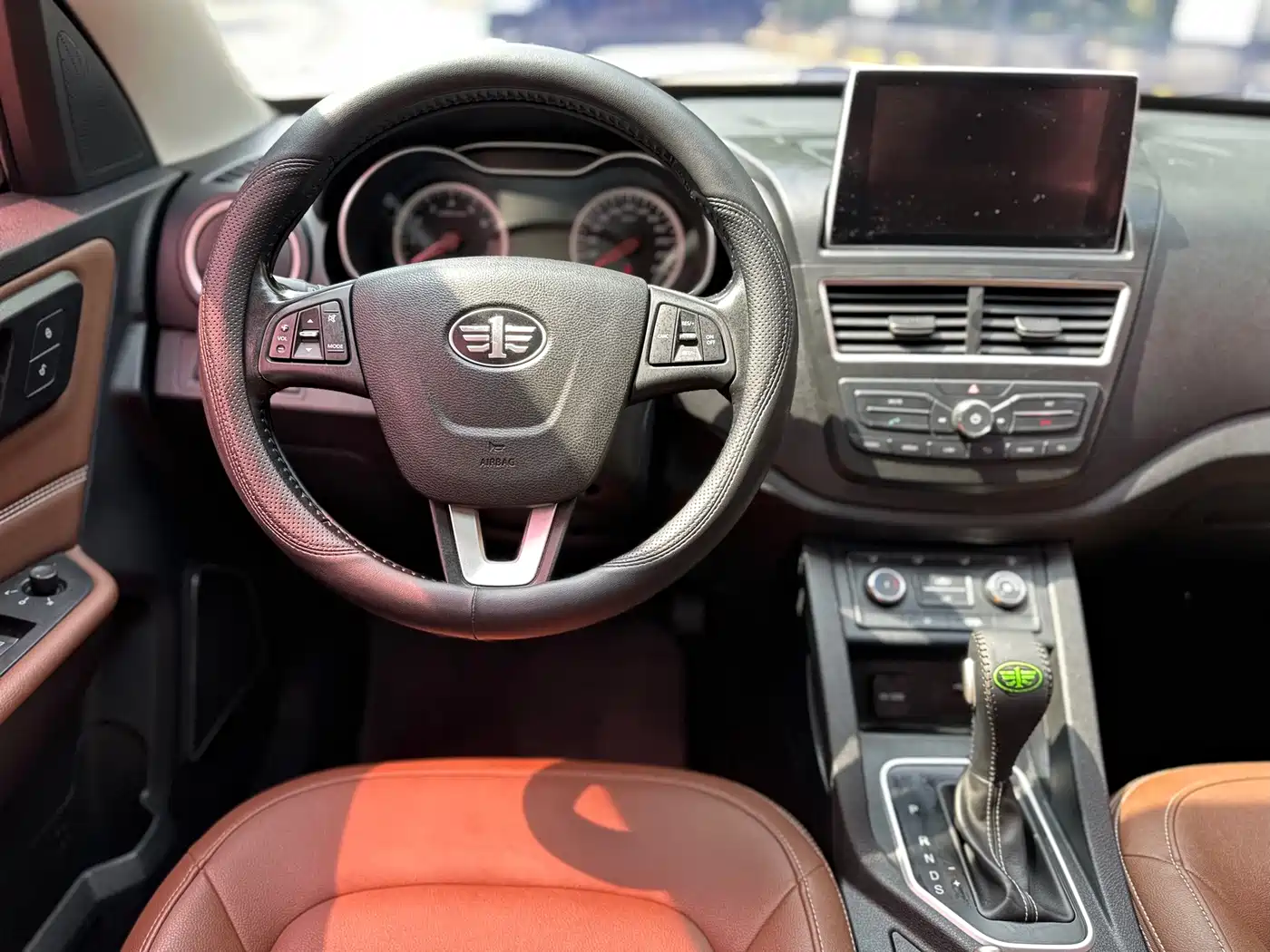 Besturn X40 2018 2018 Internet Celebrity Edition 1.6L Automatic Luxury