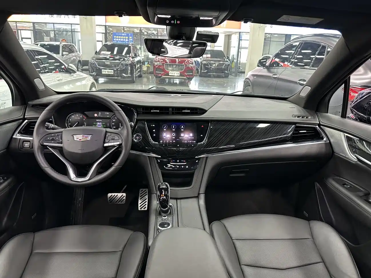 Photo 9 - Cadillac XT6