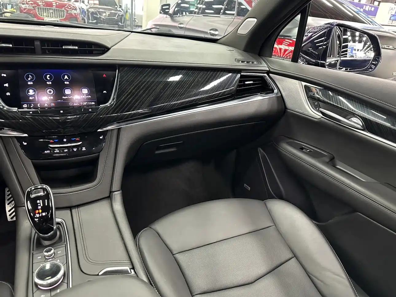 Photo 30 - Cadillac XT6