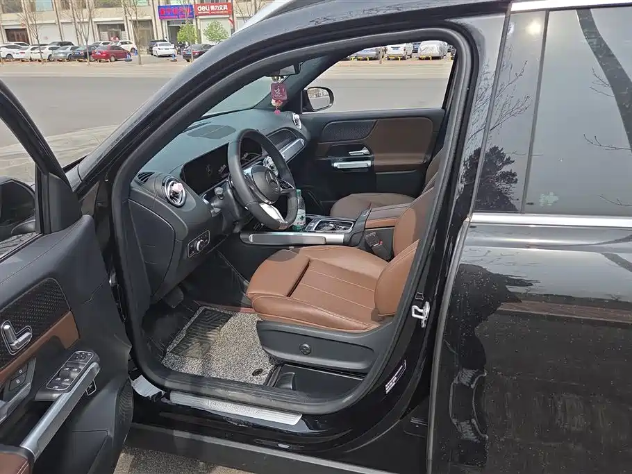 MERCEDES-BENZ GLB