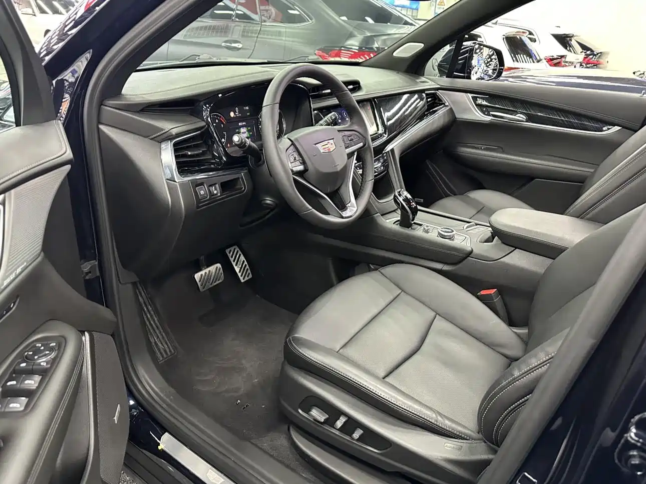 Photo 10 - Cadillac XT6