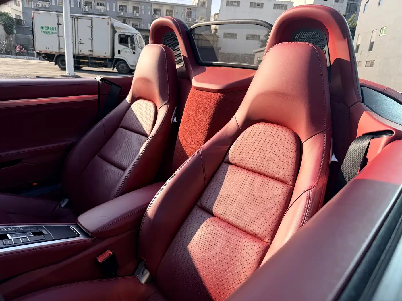 Porsche 718 2018 Boxster 2.0T фото 10
