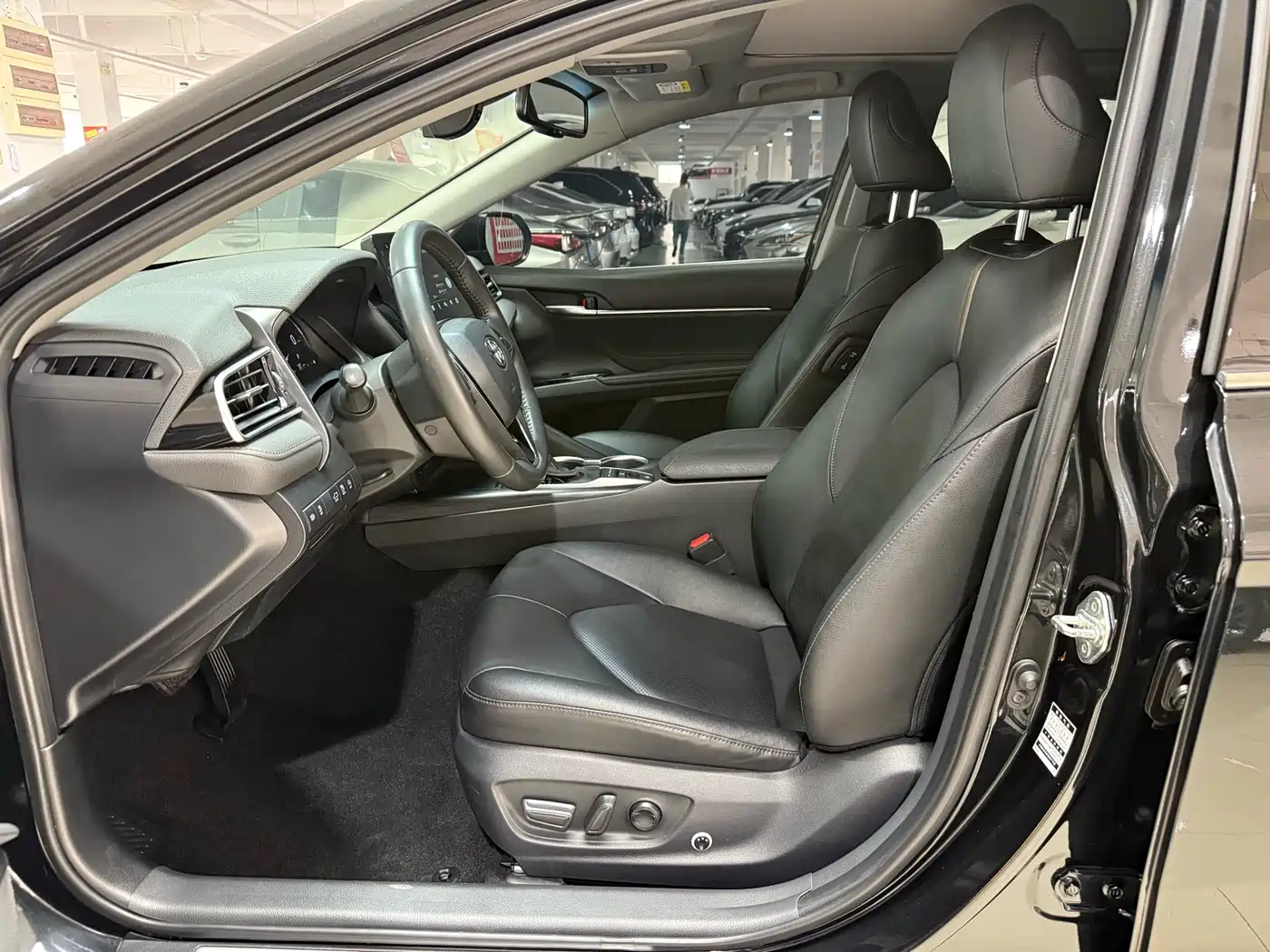 Toyota Camry 2021 2.5G Luxury Edition фото 8