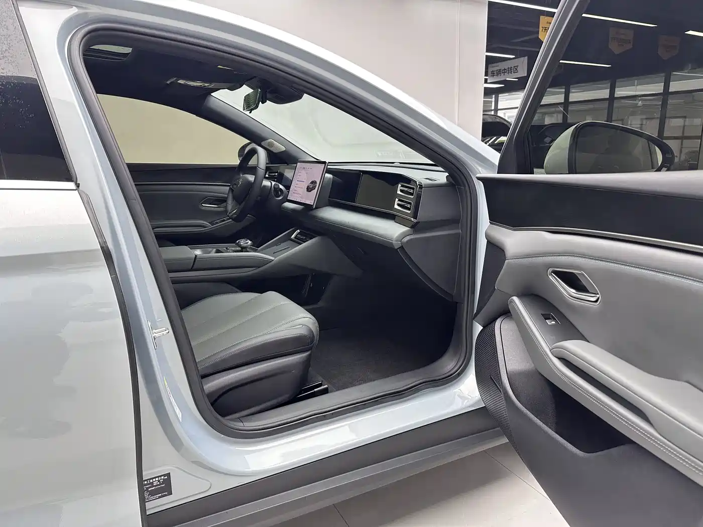 BYD Qin L 2024 DM-i 120KM Leading фото 12