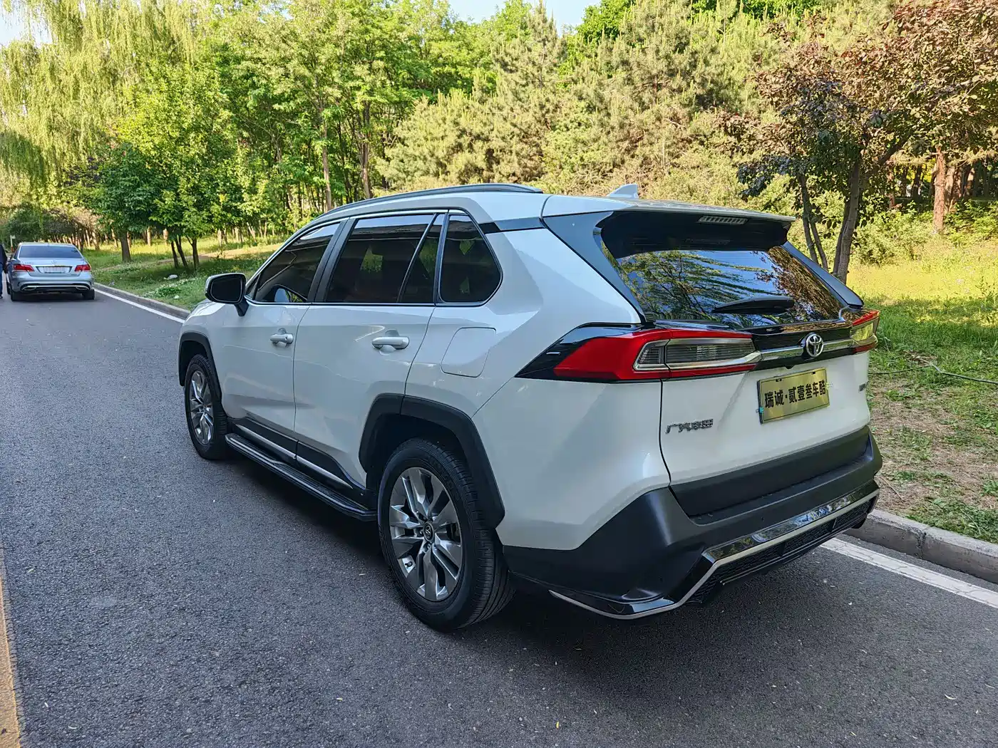 Toyota Wildlander 2021 2.0L CVT 2WD Luxury Edition фото 13
