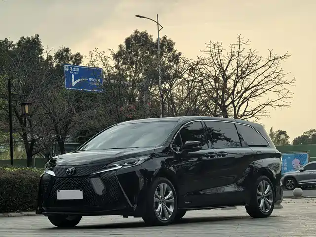 Toyota Sienna 2024 2.5L Hybrid Premium Edition