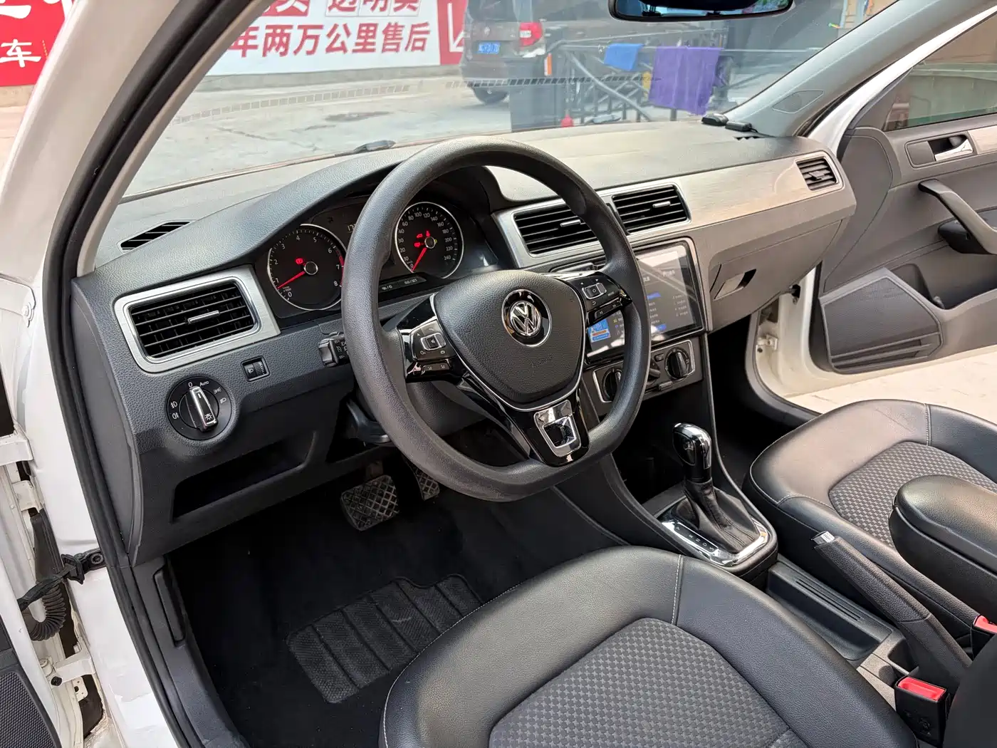 Volkswagen Santana 2015 Gran Santana 1.6L Automatic Luxury фото 4