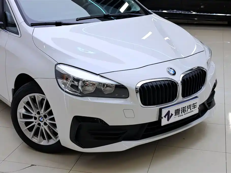BMW 2 Series Gran Tourer 2019 220i Leading фото 11