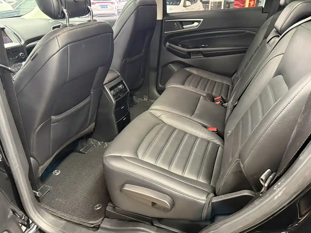Фото 6 - Ford Edge