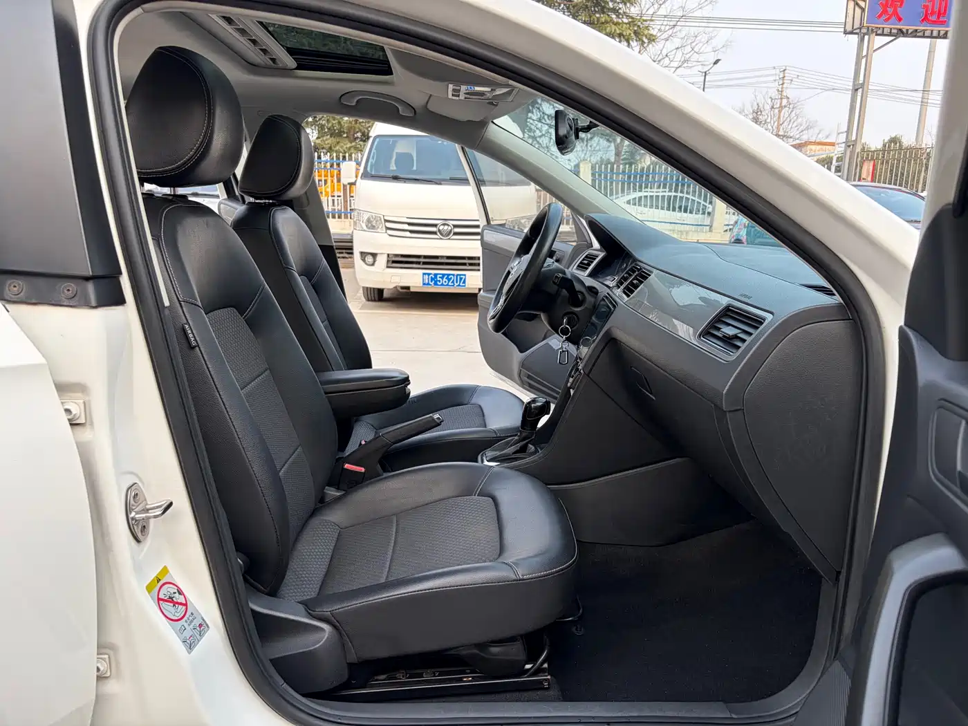 Volkswagen Santana 2015 Gran Santana 1.6L Automatic Luxury фото 6