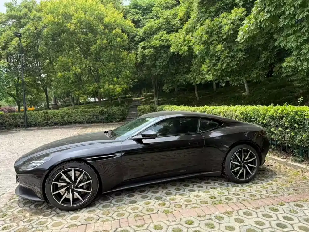 Aston Martin DB11 2020 2019 Model 4.0T V8 Coupe