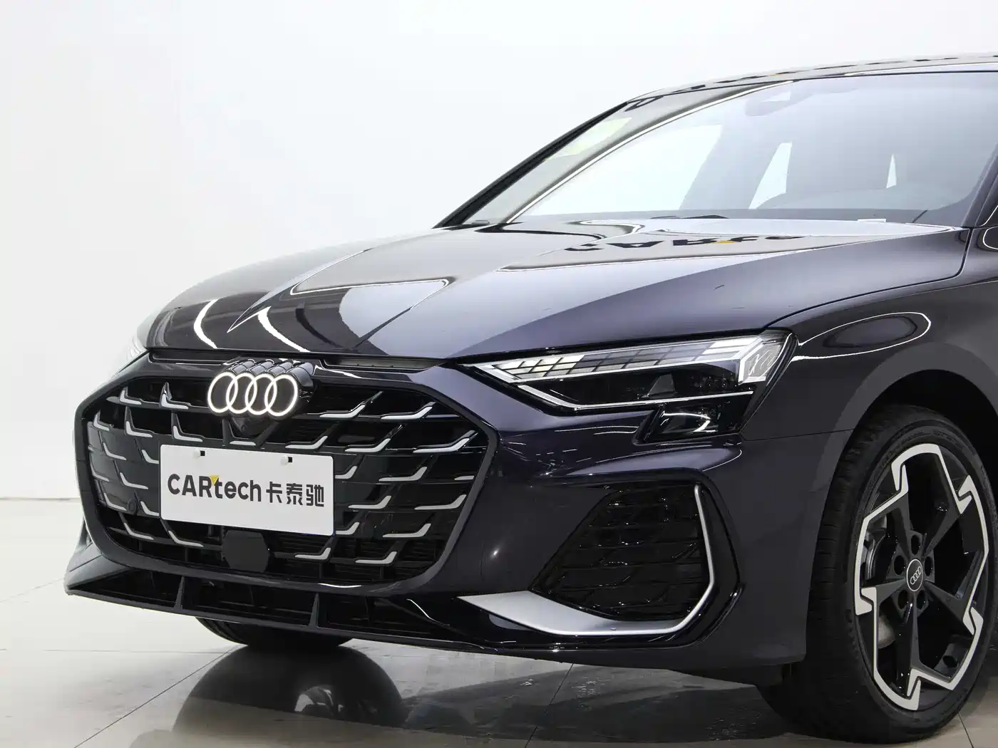 Audi A3 2025 Facelift Sportback 35TFSI Flying Spur Premium фото 6