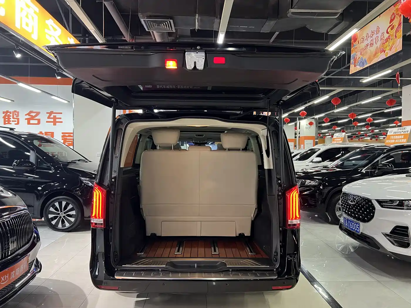 Mercedes-Benz V-Class 2018 V 260 L Premium Long Version China V фото 22