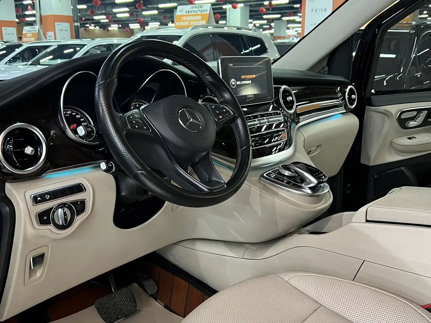 Mercedes-Benz V-Class 2018 V 260 L Premium Long Version China V фото 7