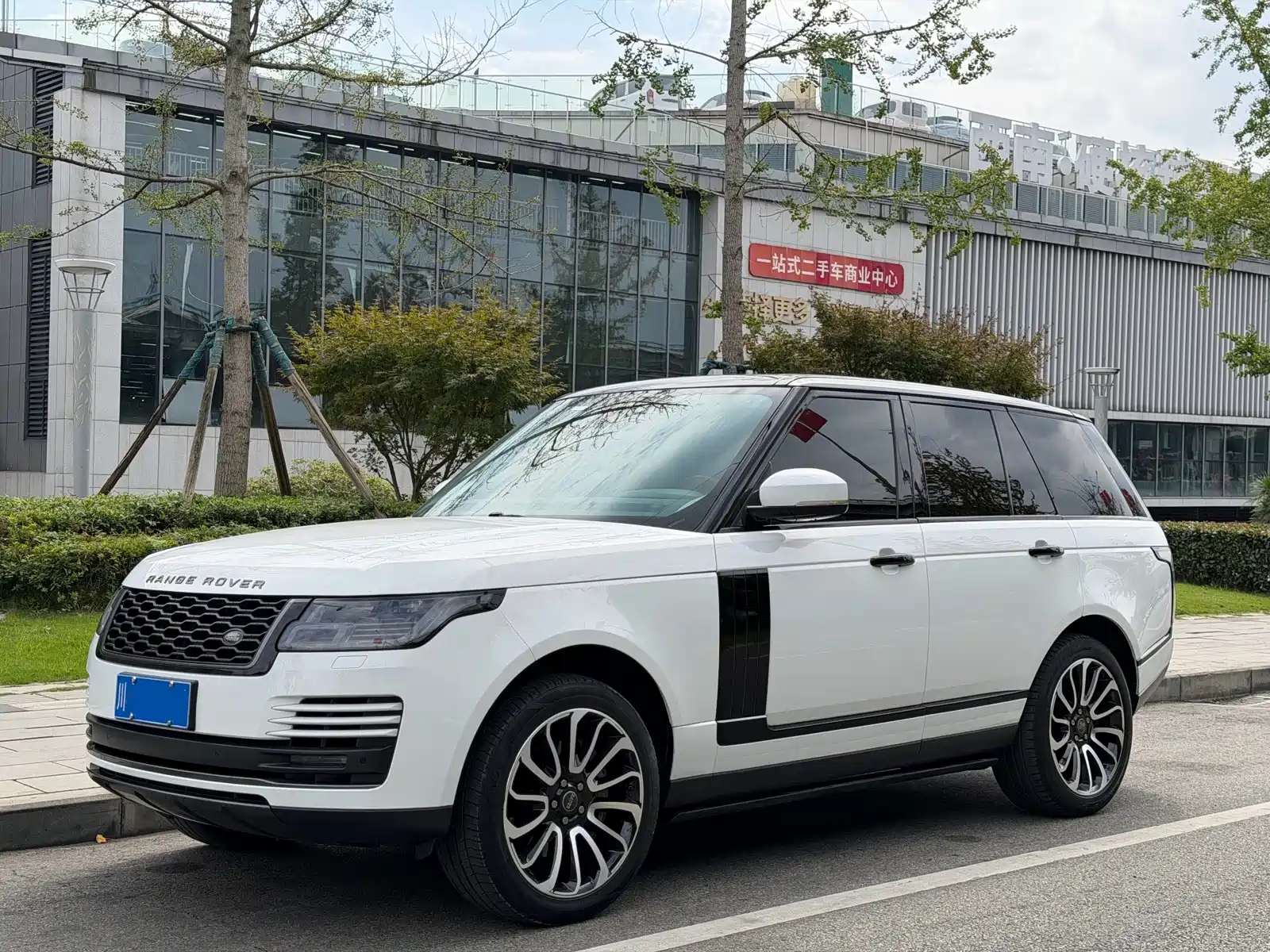 Фото 1 - Land Rover Range Rover