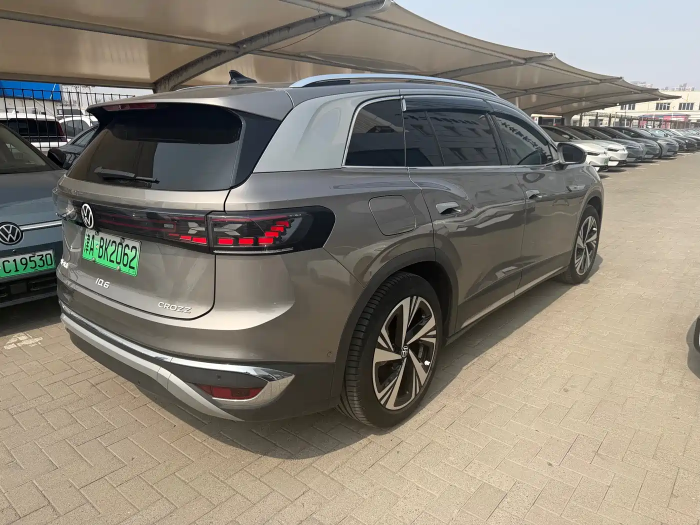 VOLKSWAGEN ID.6 CROZZ